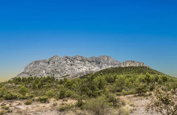 Monte sainte-victoire na provence, a montanha de Cezanne — Fotografia de Stock