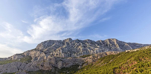 Monte sainte-victoire en la provence, la montaña de Cezanne — Foto de Stock