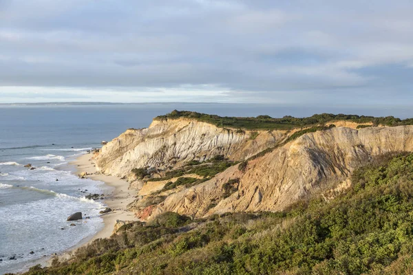 Gay Head cliffs of clay at the westernmost point of Martha's Vin — Stock Photo, Image