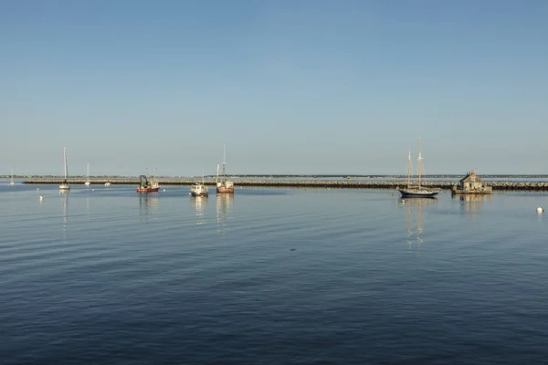 Vista para os navios do cais em Provincetown no por do sol — Fotografia de Stock