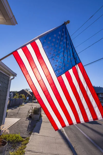 Stars and stripes transparent w świetle poranka — Zdjęcie stockowe