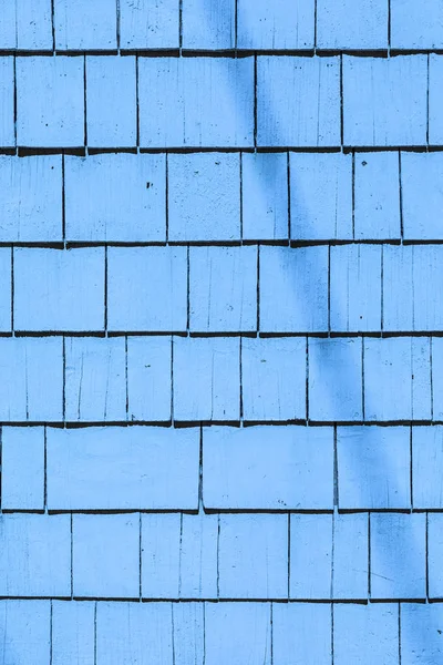 Çatı, mavi boyalı ahşap zona hastalığı — Stok fotoğraf