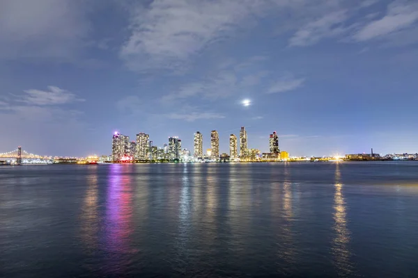 Blick nach New York bei Nacht — Stockfoto