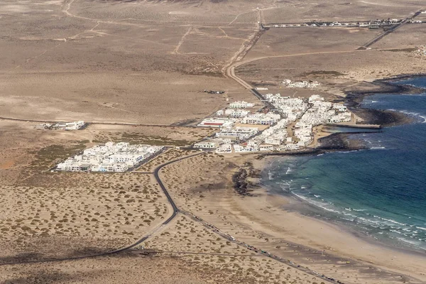 Aérea de aldeia Famara em Lanzarote — Fotografia de Stock