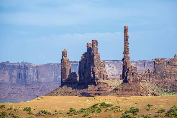 Butte totem pole je obrovský pískovcový útvar v monum — Stock fotografie