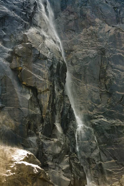 Bridal Veil Falls in dettaglio nel parco nazionale di Yosemite — Foto Stock