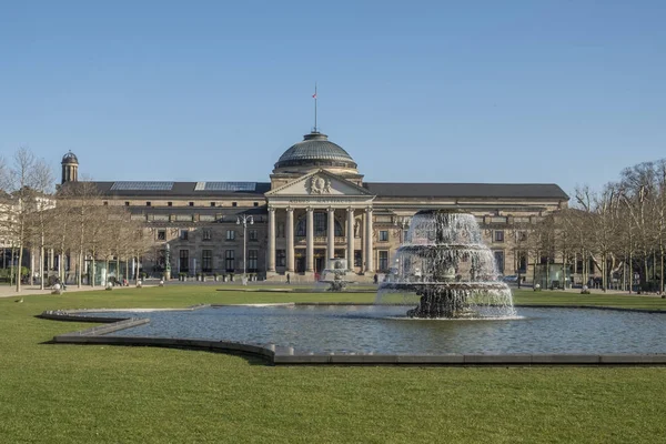 Wiesbaden Casino with fountain — Stock Photo, Image