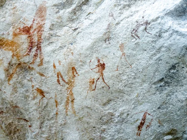 Bushmen (san) peinture rupestre des humains et des antilopes, Drakensber — Photo