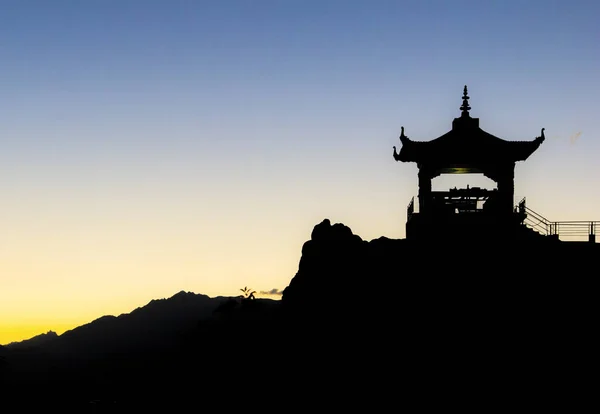 仏教の仏舎利塔 sitagu サンティ ヒマラヤ mo のシルエット — ストック写真