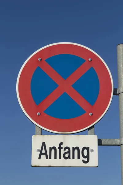 Street sign beginning of no stopping — Stock Photo, Image