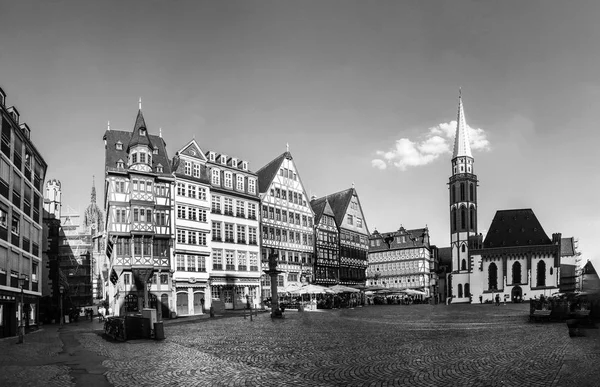 Vecchi edifici tradizionali a Francoforte in Piazza Roemer, Germania — Foto Stock