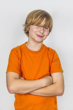 mutlu çocuk üzerinde beyaz izole