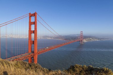 Ünlü San Francisco Golden Gate Köprüsü öğleden sonra ışığı altında