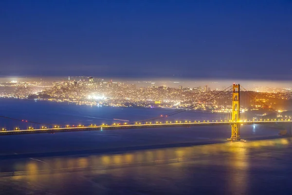 Berömda San Francisco Golden Gate bron på natten — Stockfoto