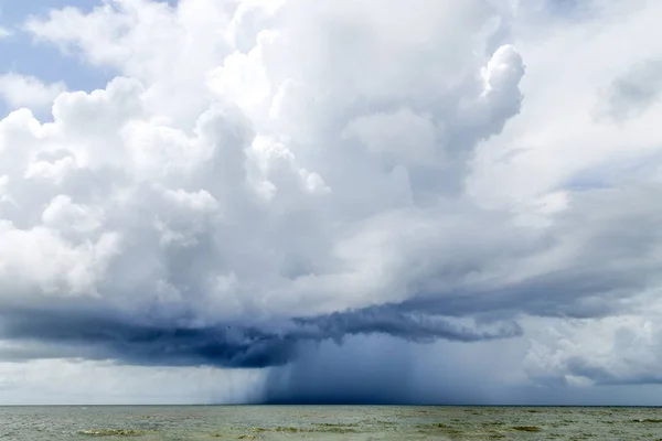 Mal tiempo con tormenta en el océano Pacífico —  Fotos de Stock