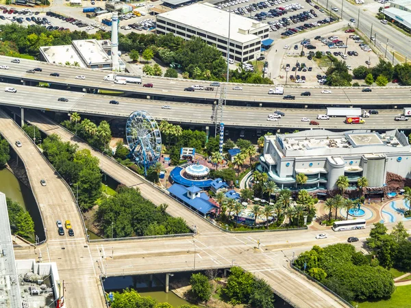 Aerea di autostrada moderna, ponti, infrastrutture e strade in — Foto Stock