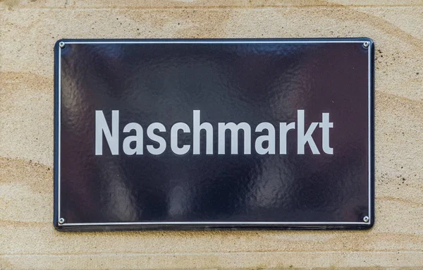 Straatnaambord Naschmarkt in Leipzig — Stockfoto