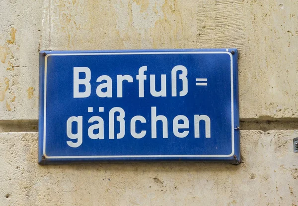 Street sign barefoot road in Leipzig — Stock Photo, Image