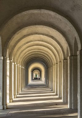 Colonnade mezarlığı üzerinde