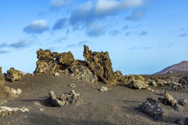 gün batımında volkan peyzaj 