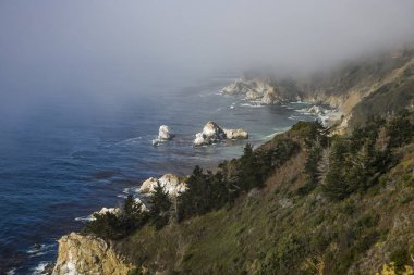 Pfeiffer Ulusal Parc ve Pasifik Valley Rou adlı arasındaki sahil