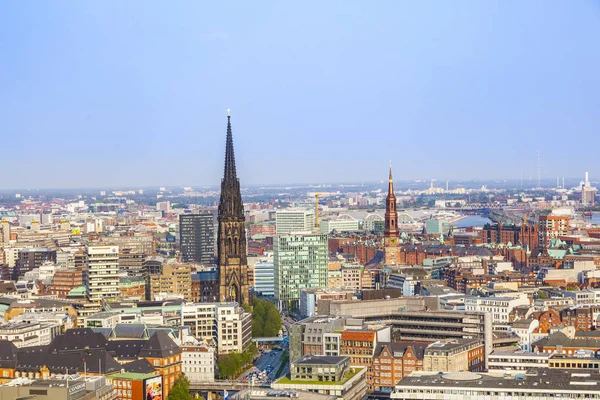 Cityscape of Hamburg fra det berømte tårnet Michaelis – stockfoto