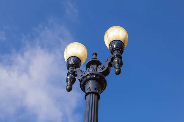 Vecchia lanterna storica nel quartiere delle lampade a gas a San Diego — Foto Stock