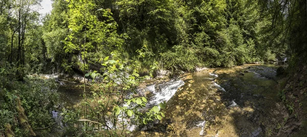 Водоспади Herisson в французькому Жура — стокове фото