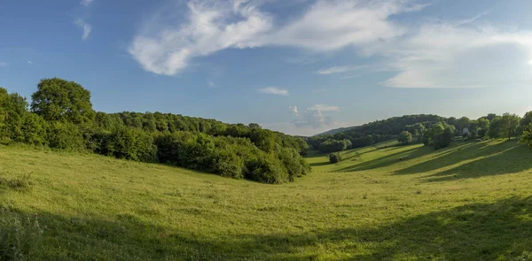 Malerische Landschaft in der Nähe geschäftig in der französischen Region Jura — Stockfoto