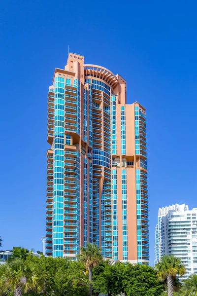 Hochhaus in Südstrand, miami, florida — Stockfoto