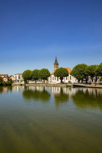 欧丹库尔河建在法国的城市天际线 — 图库照片
