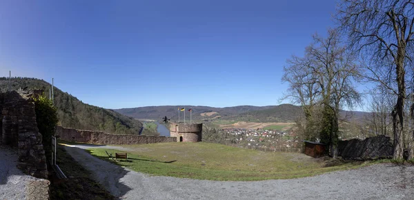 Rio principal com aldeia de Freuden e Collenberg — Fotografia de Stock