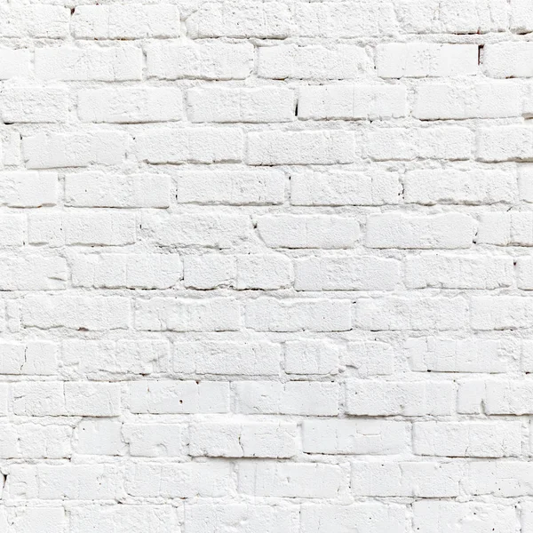 beyaz boyalı tuğla duvar