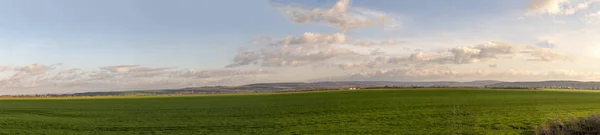 Panoramatické krajiny v Durynsku větrných generátorů a venkova — Stock fotografie