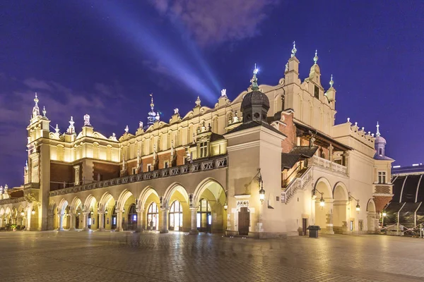 Sukiennice en la Plaza del Mercado Principal de Cracovia — Foto de Stock