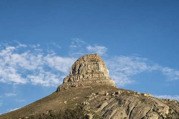 Olhando para o pico da montanha Lion 's Head na Cidade do Cabo — Fotografia de Stock