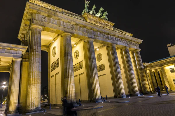 Бранденбургские ворота (Brandenburger Tor) в Берлине — стоковое фото