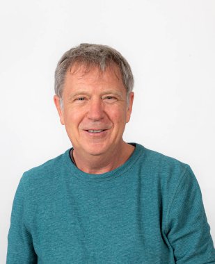 Yakışıklı Gülümseyen Kıdemli Adam