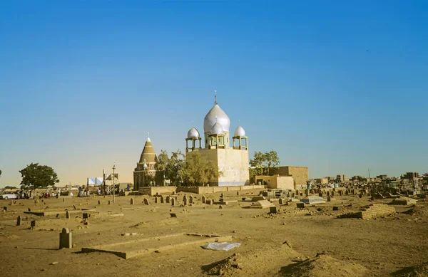 Sufi mauzóleum Omdurmanban temetővel — Stock Fotó