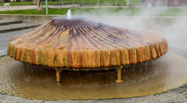 Известный горячий Kochbrunnen в Висбадене — стоковое фото