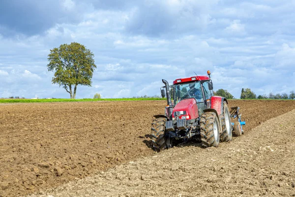 Aratura Del Trattore Campo — Foto Stock