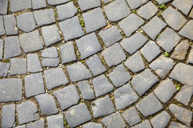 Eski bir caddedeki kaldırım taşlarının deseni