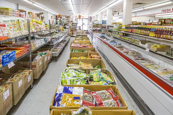 Dentro del supermercado en China Town, Los Ángeles — Foto de Stock