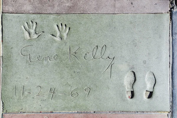 Gene Kellys handprints in Hollywood Boulevard in the concrete of — Stock Photo, Image