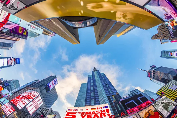 Neon advertising of News, brands and theaters at times square in — Stock Photo, Image