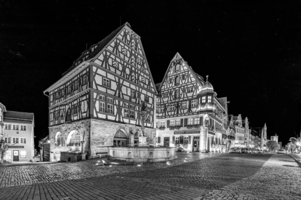 Vista nocturna al casco antiguo de Rothenburg ob der Tauber, Alemania . —  Fotos de Stock