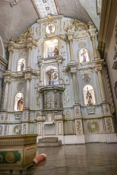 Церковь Сан-Франциско в Каямарке в типичном андском барокко — стоковое фото