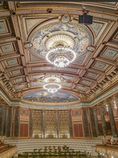 Dans la célèbre salle Friedrich-von-Thiersch à l'intérieur du Kurhaus — Photo