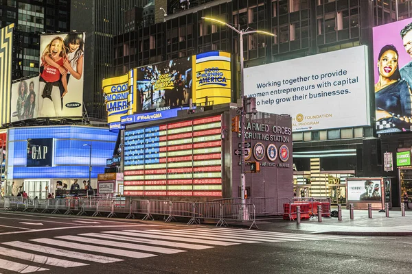 Recruitment station for the army at times square — Stock Photo, Image