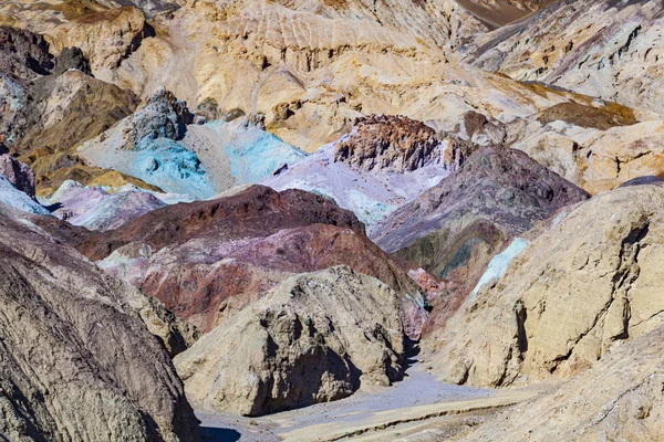 Konstnären bilresa i death valley — Stockfoto